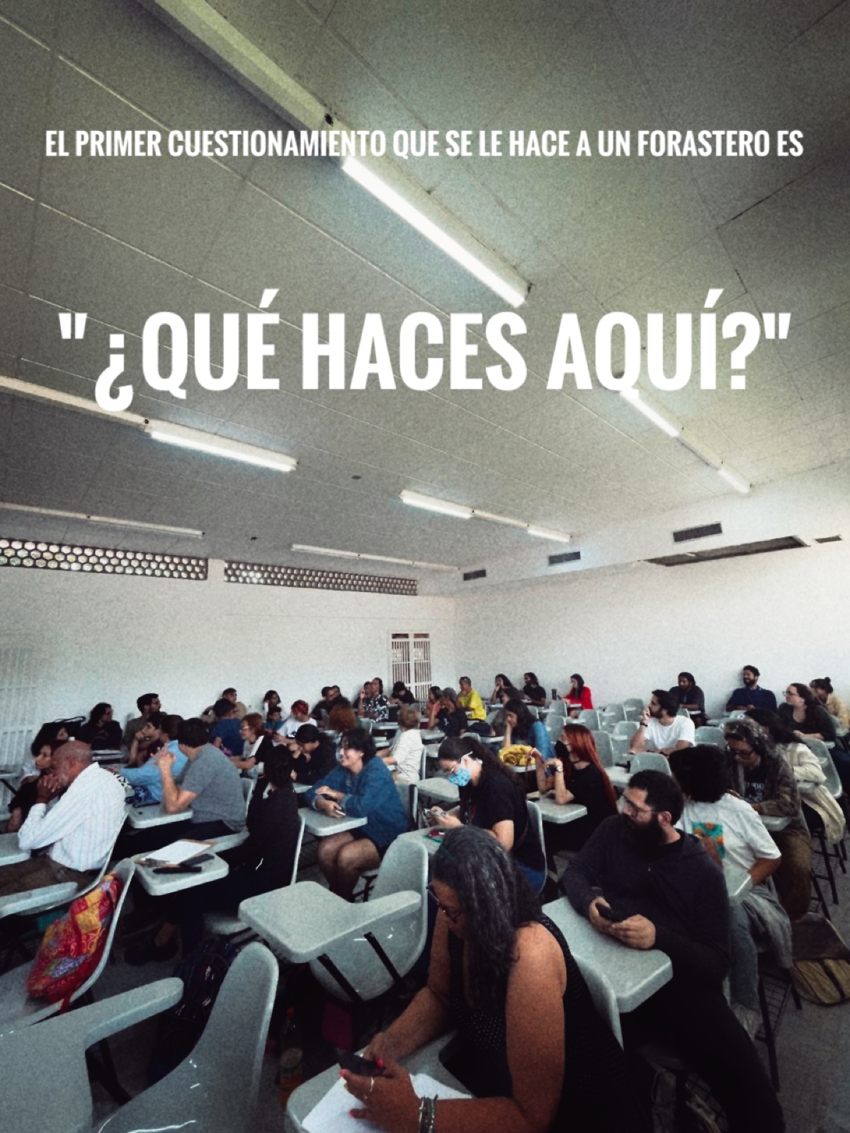 Alumnos de la Escuela de Letras de la Universidad Central de Venezuela durante la conferencia Traicionar la identidad de Torrivilla, 2022